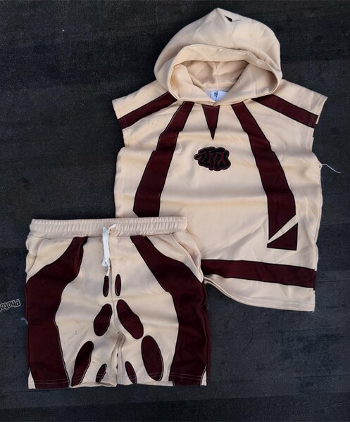 Tenue sport à capuche tendance