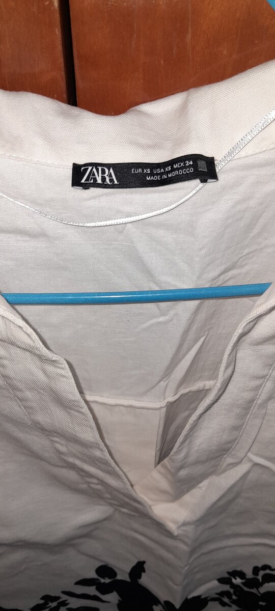 Robe blanche à motifs ZARA