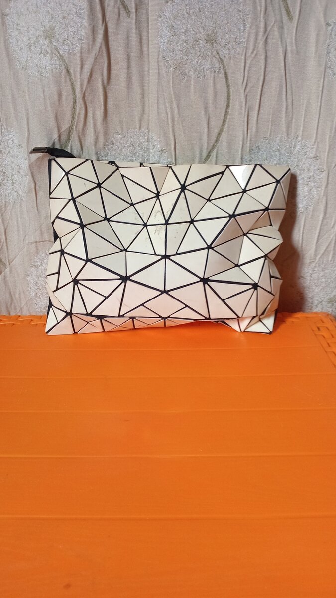 Pochette géométrique élégante