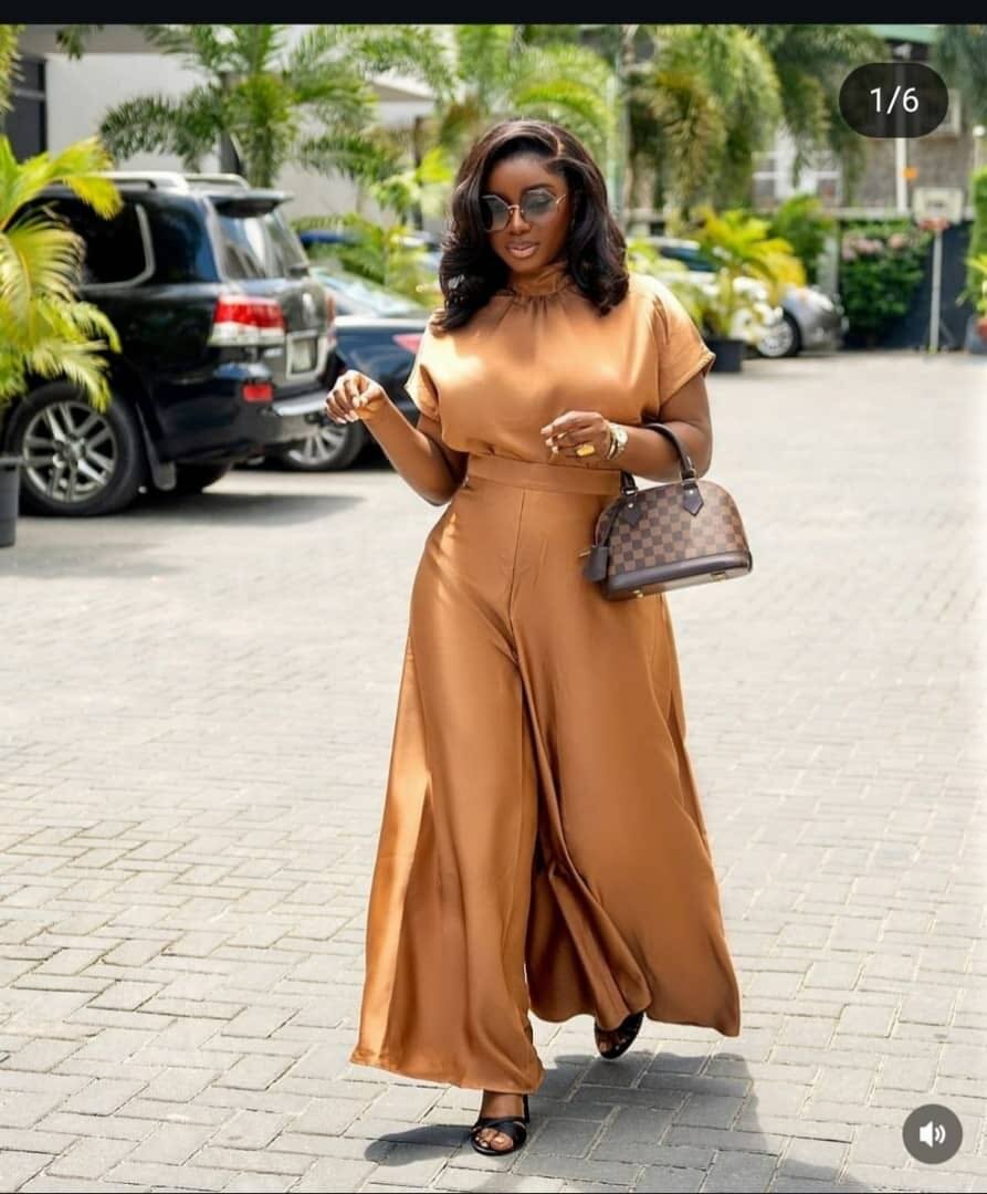 Two pieces set available. Lac