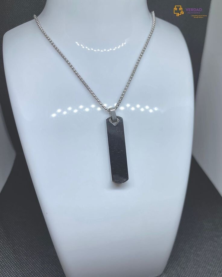 Collier pendentif plaque en acier