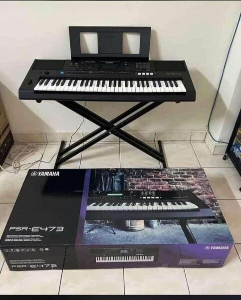 Clavier Yamaha PSR-E473 et pie