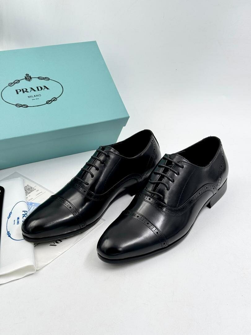 Solid leather shoes
