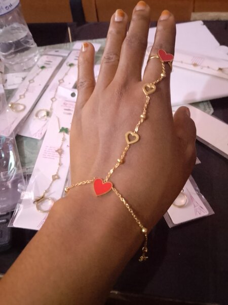 Bracelet main enchaîné doré