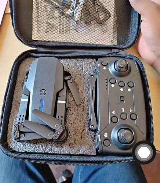 Drone pliable avec télécommande