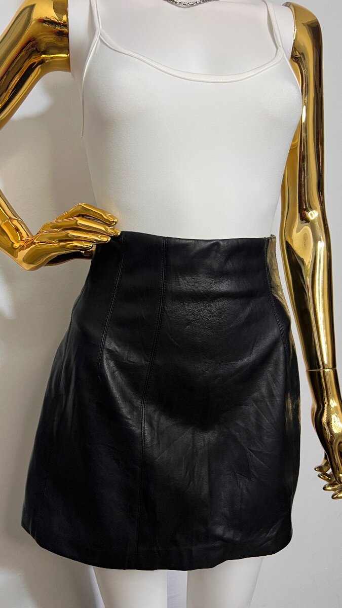 Jupe en cuir chic noire