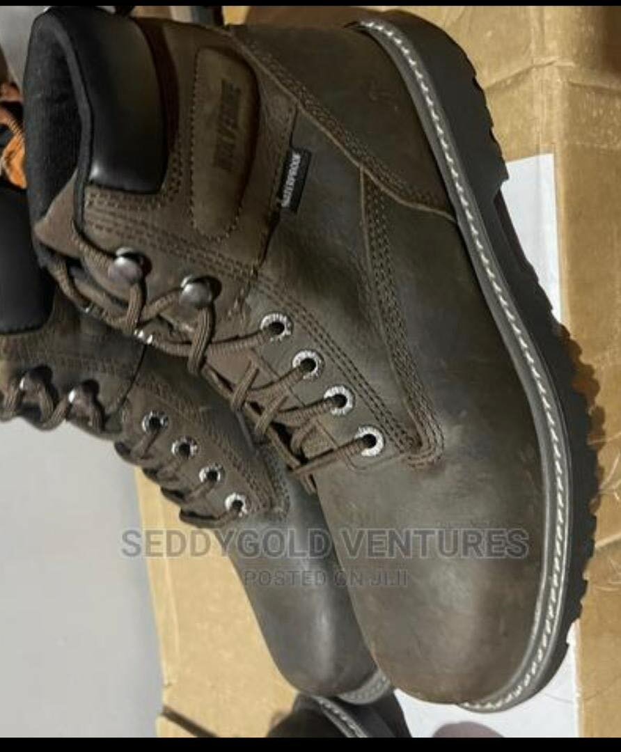 Safety boots