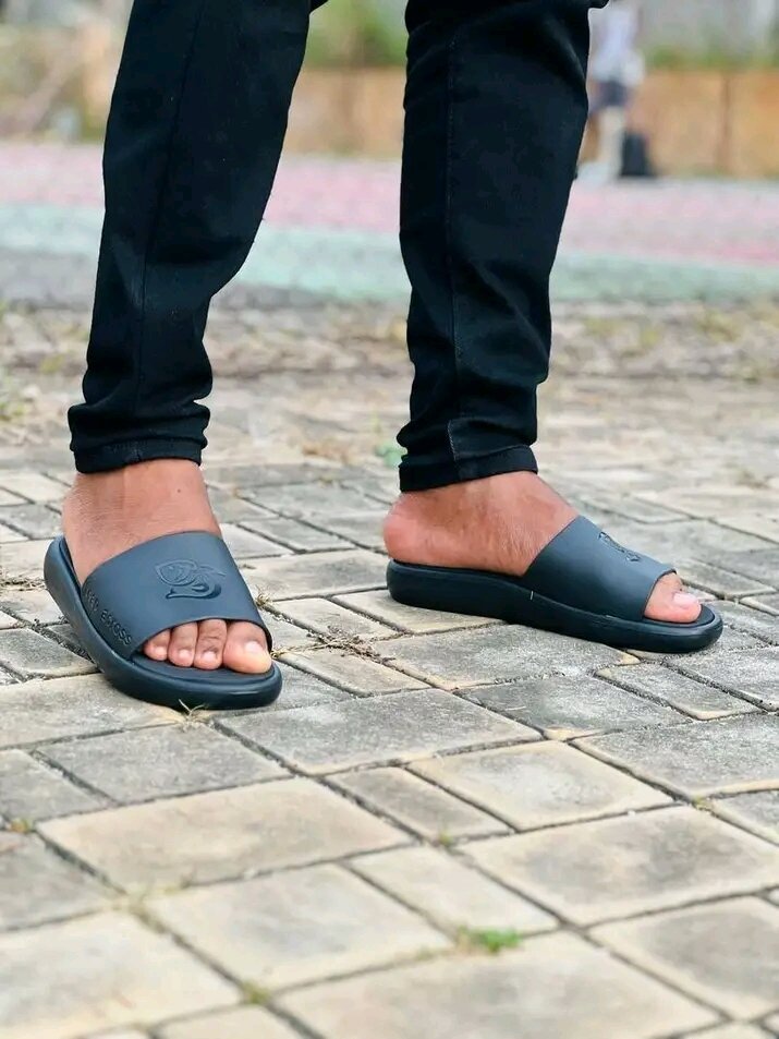 Claquettes confort homme