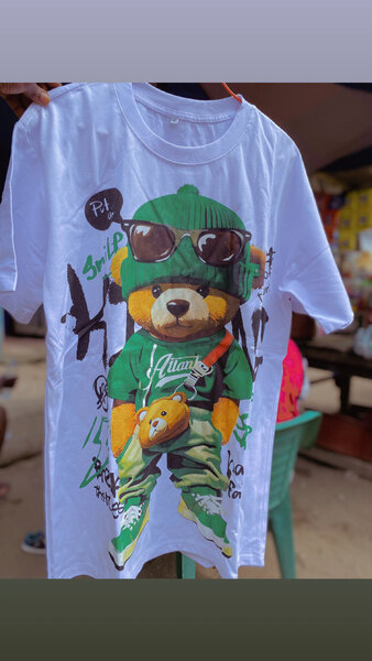 T-shirt ours graphique