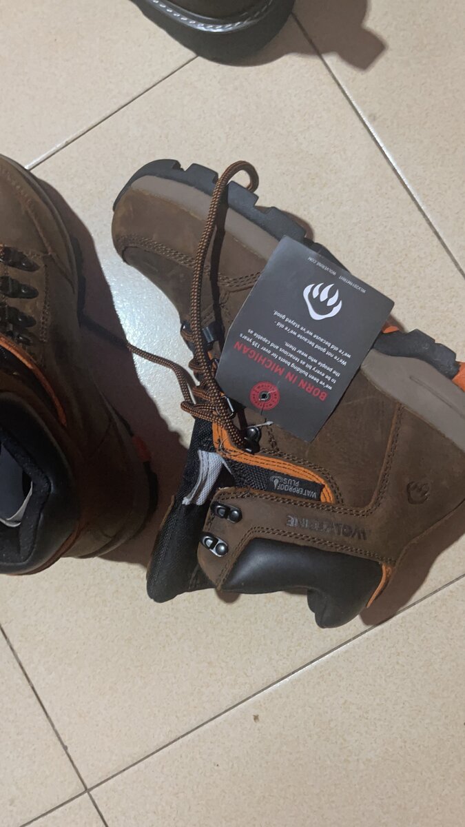 Safety boots