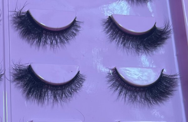 Faux cils volumineux