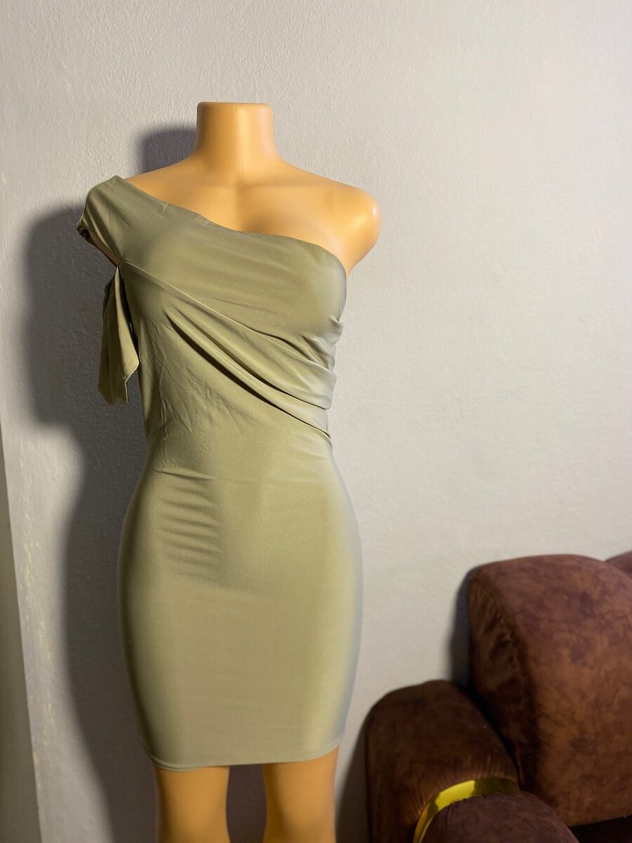 Robe épaules dénudées élégante