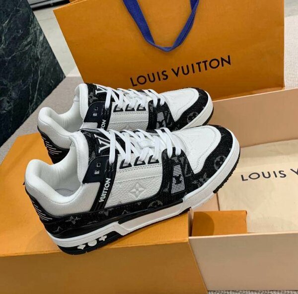 Baskets Louis Vuitton Noir et Blanc