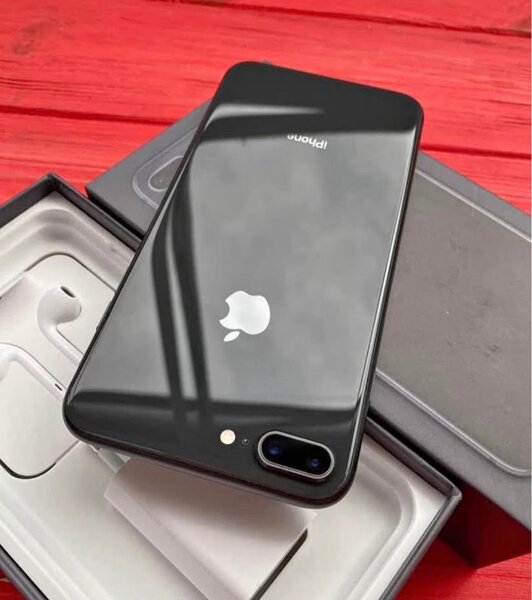 iPhone 8 Plus Noir Elegant