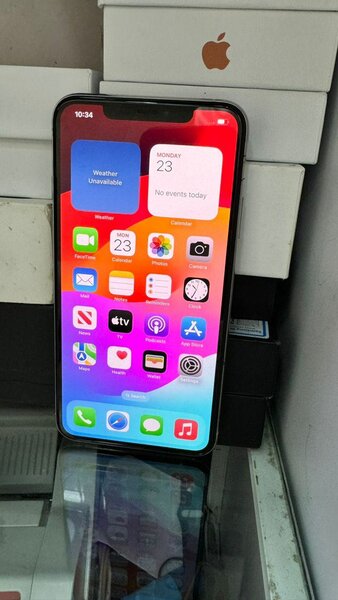 *iphone  11 pro max 256g quasi neuf :