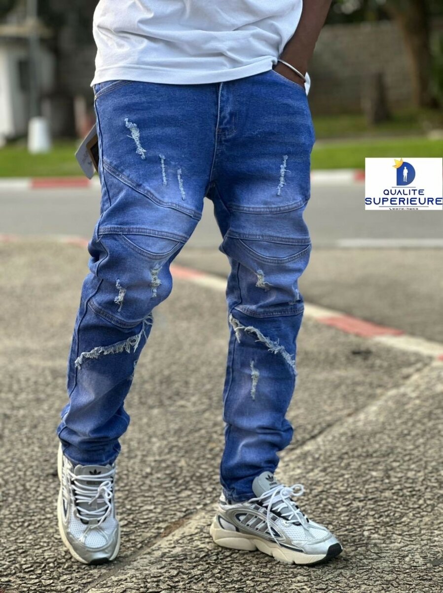 Jean bleu déchiré tendance