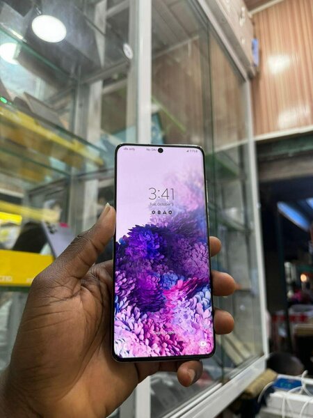 Galaxy s20 plus 128/8 giga ram