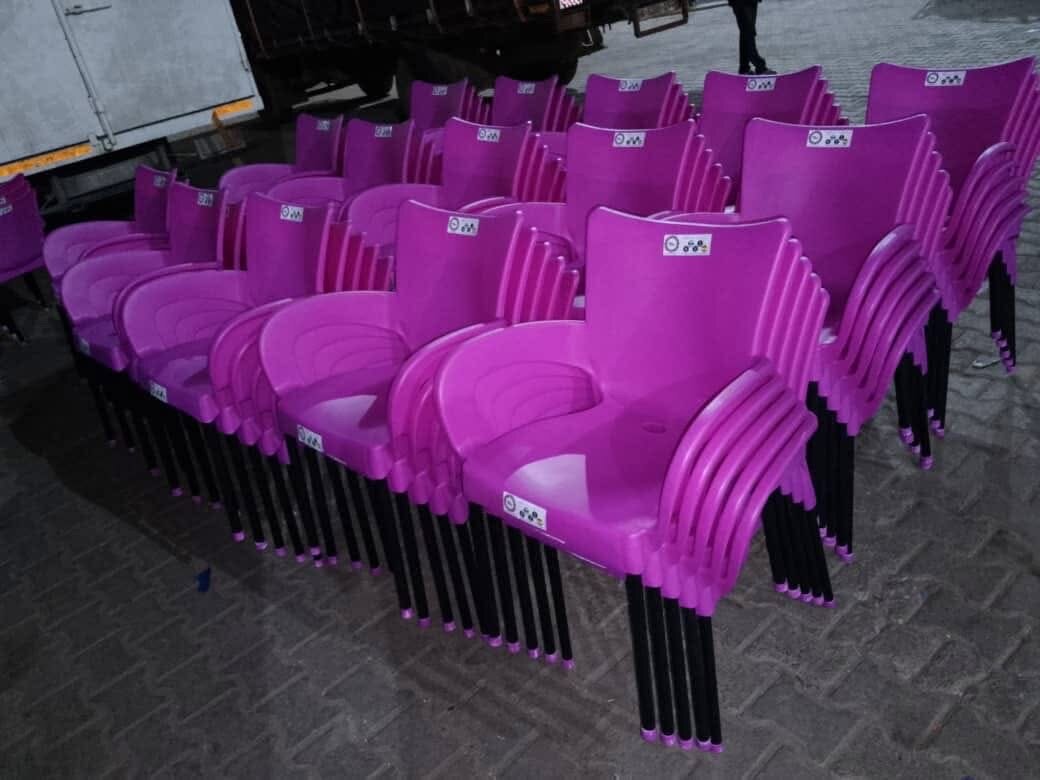 Chaises Empilables Colorées