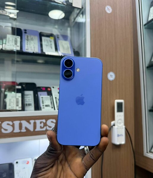 16 simple 128Go disponible ave