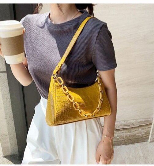 Sac à main en cuir jaune tendance