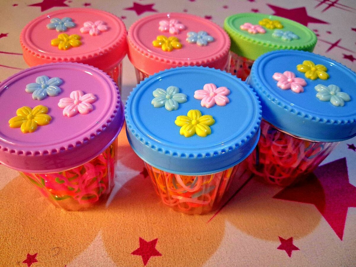 Bocaux colorés avec accessoires