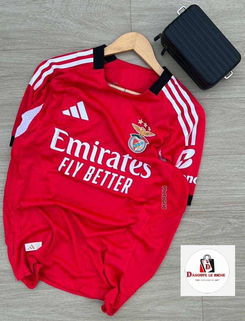 Maillot de football rouge