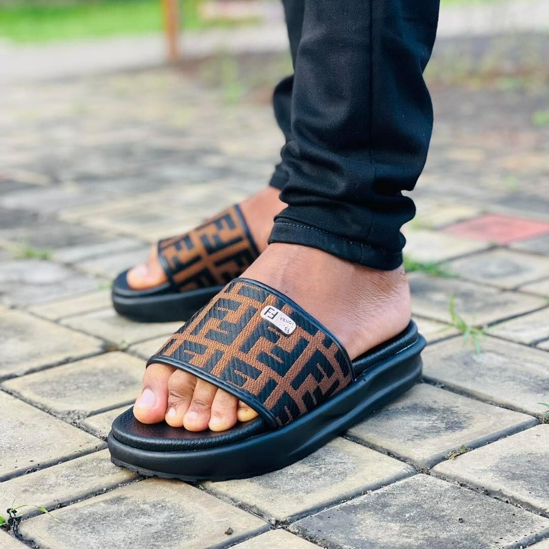 Claquettes Fendi