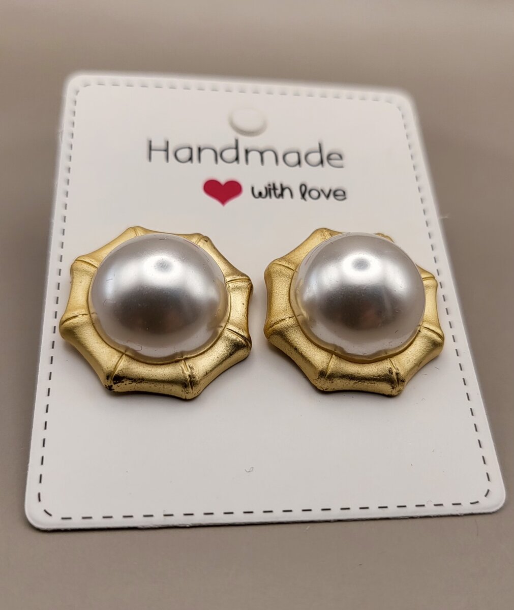 Pearl stud