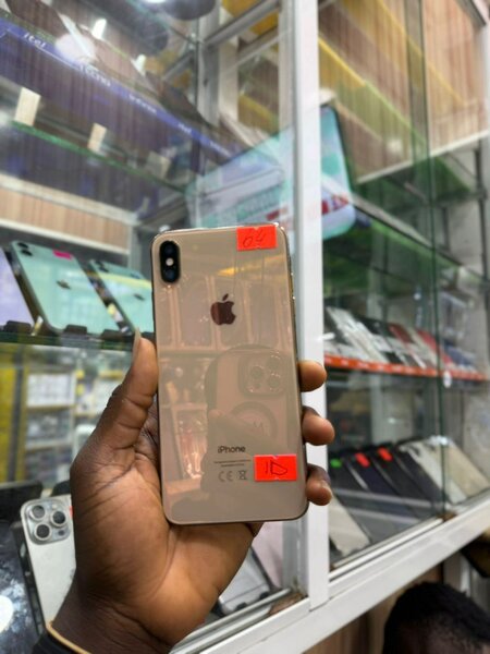 iPhone Xs max 64 giga sans id