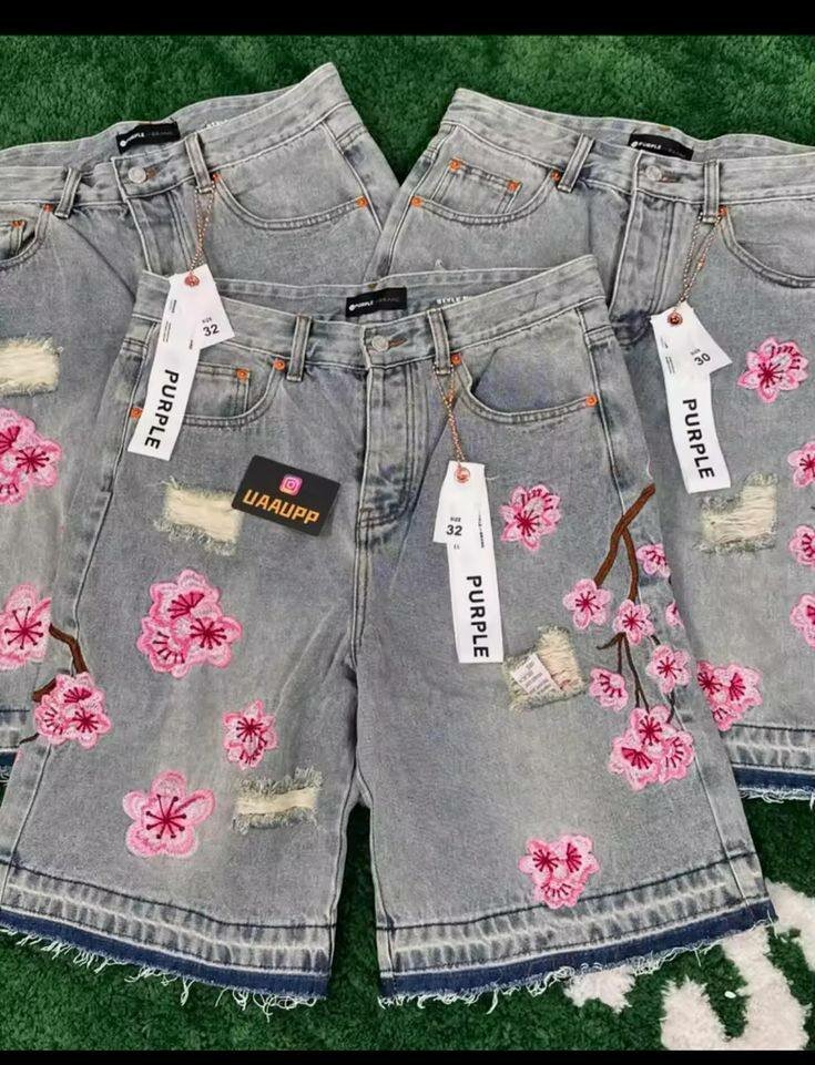 Short en jean à fleurs