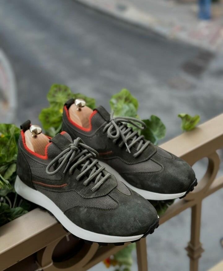 Men's sneaker