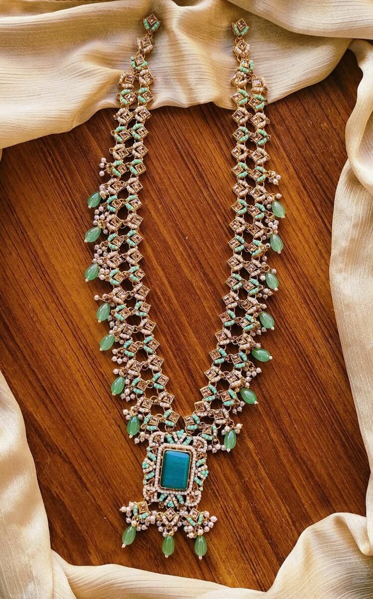 Ladies necklace