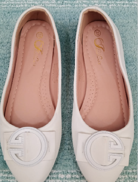 Adult's shoes 