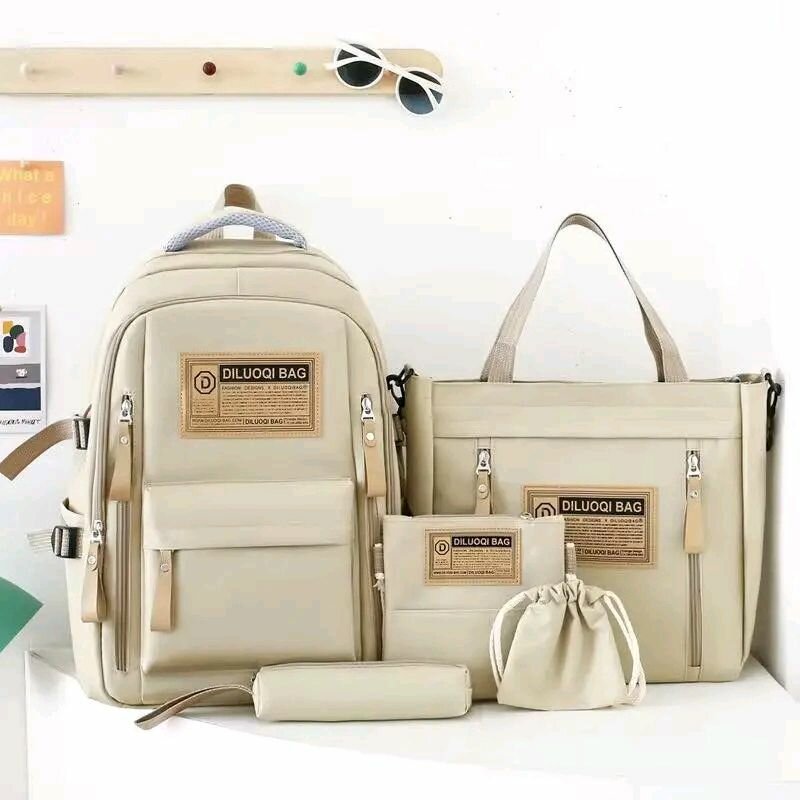 Set de sacs à dos et pochettes