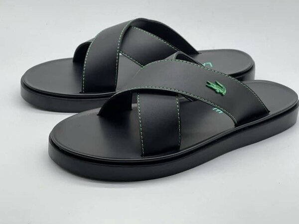 Sandales en cuir noir élégantes