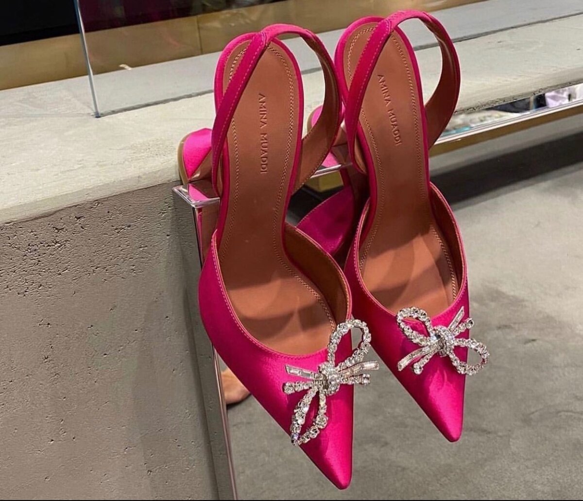 Ladys classic heel