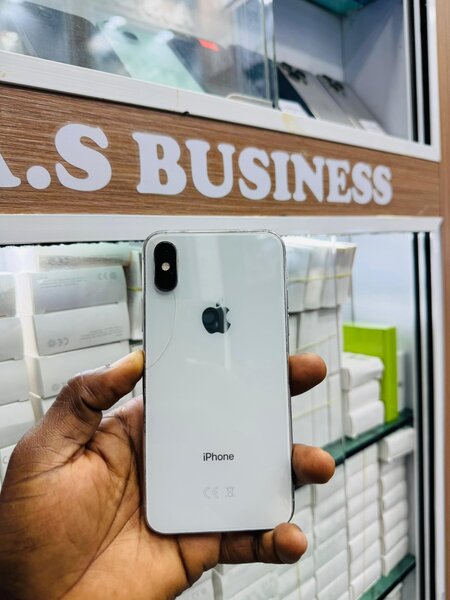 iPhone XS 64Go tout passe