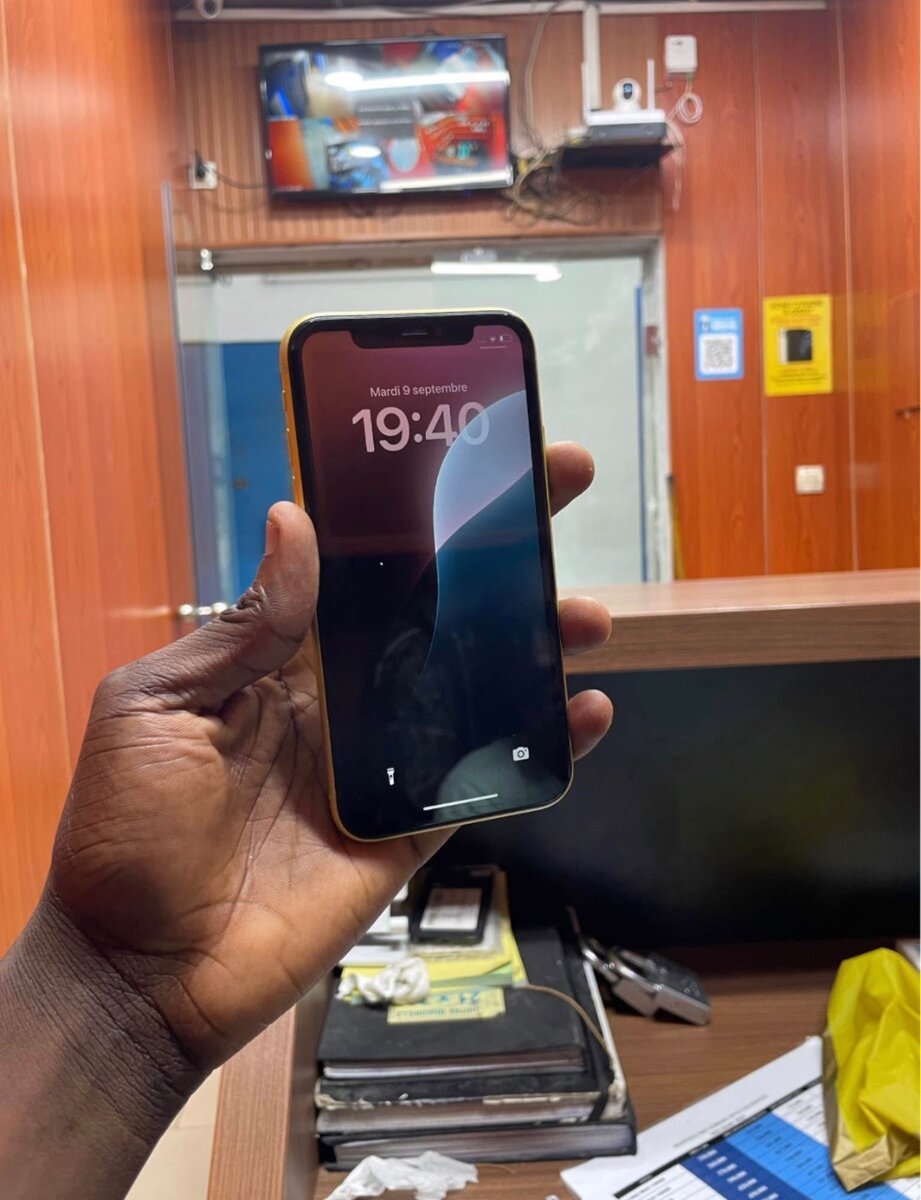iPhone11  Jaune 64 Go
