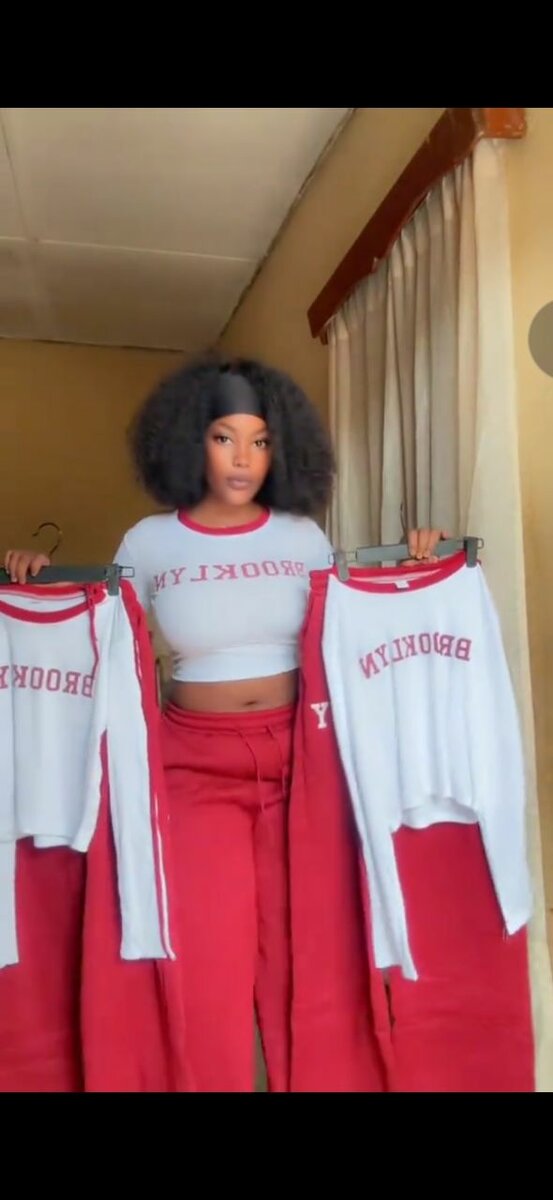 Tenue Femme Rayée Chic