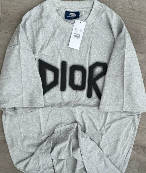 T-shirt gris avec logo estampé