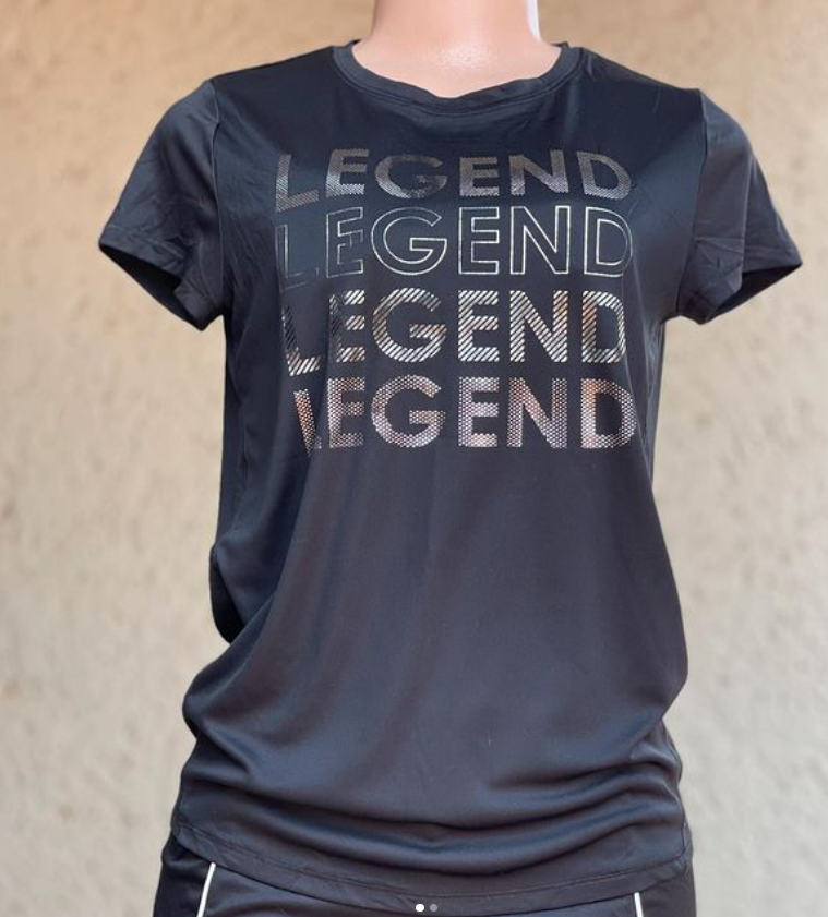 T-shirt black