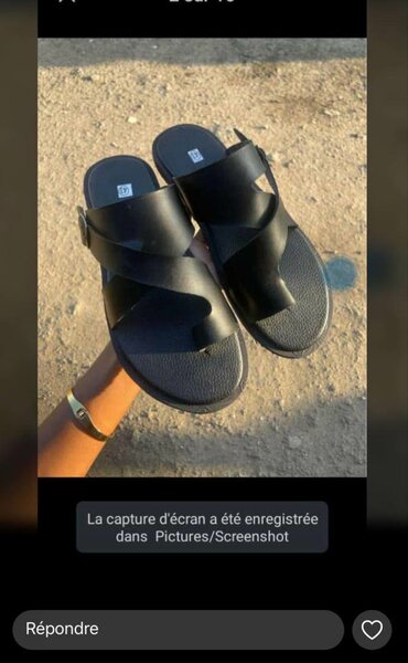 Sandales noires modernes