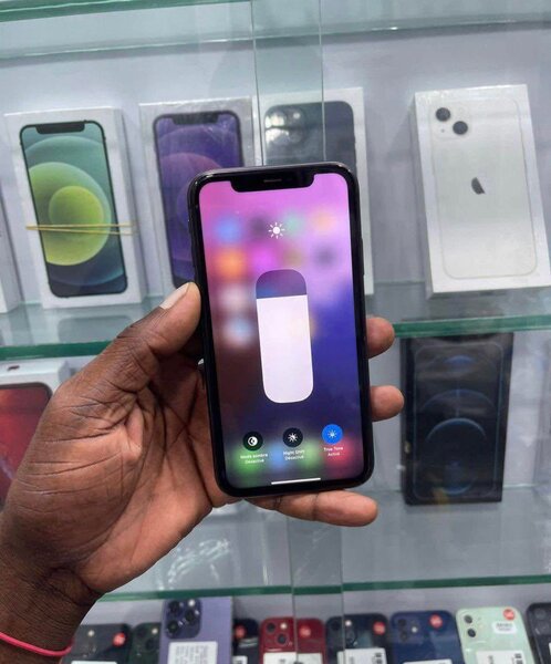 iPhone 11 Noir 64 Go