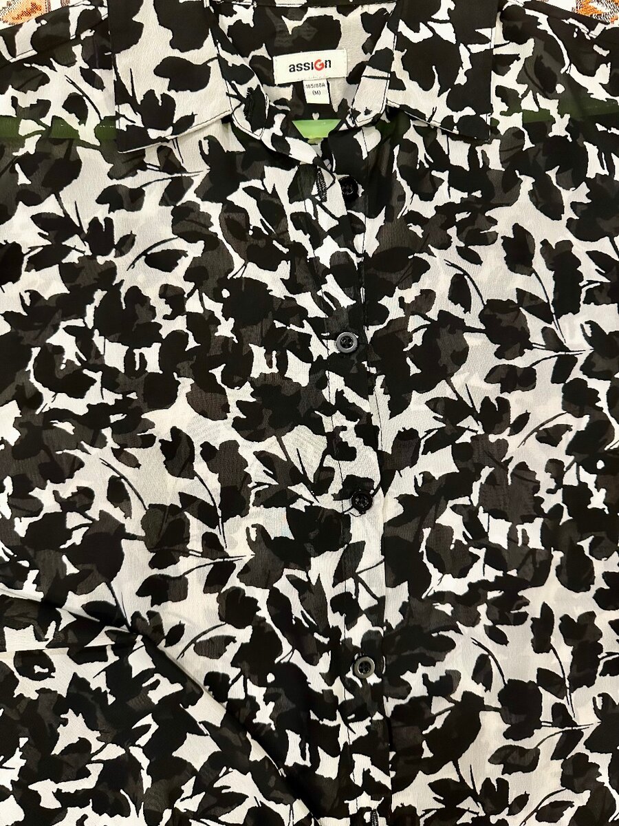 Blk/white shirt