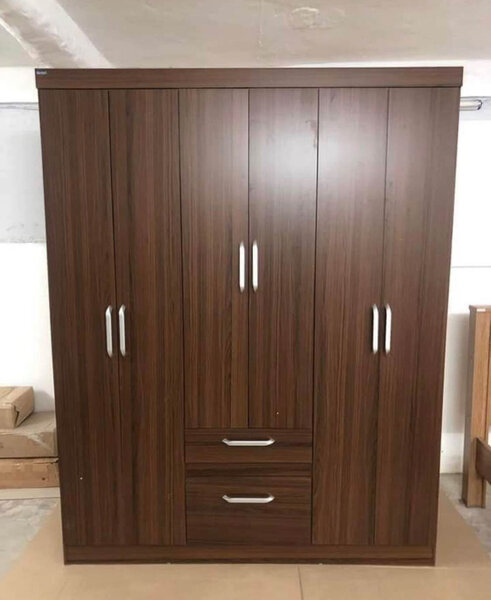 Armoire en bois élégante