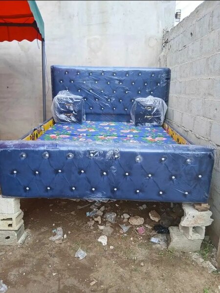 Lit capitonné bleu moderne