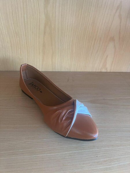 Leather pumpy
