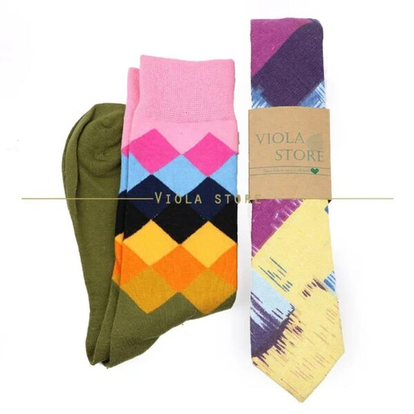 Ensemble coloré : chaussettes et cravate