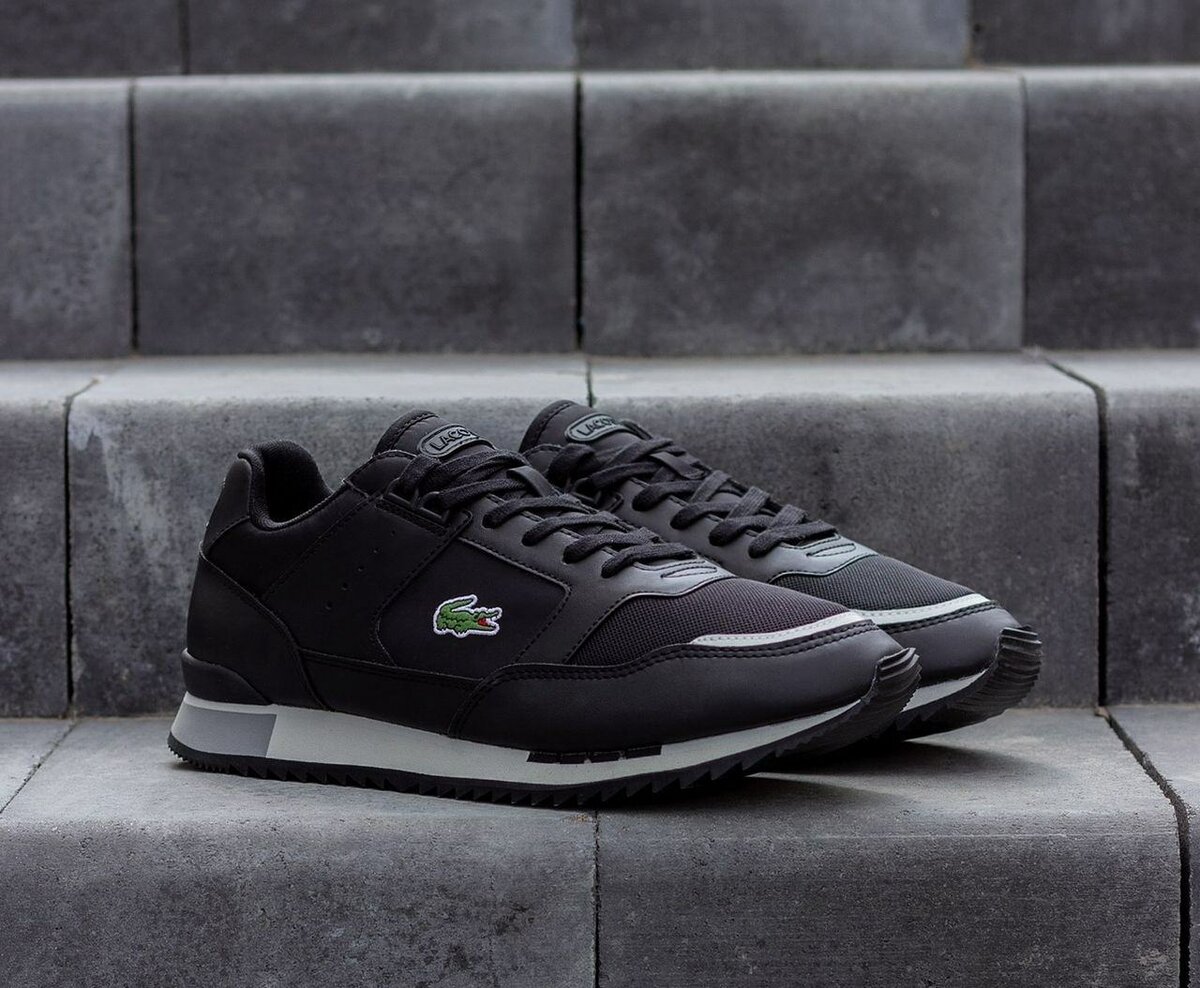 Baskets noires Lacoste élégantes