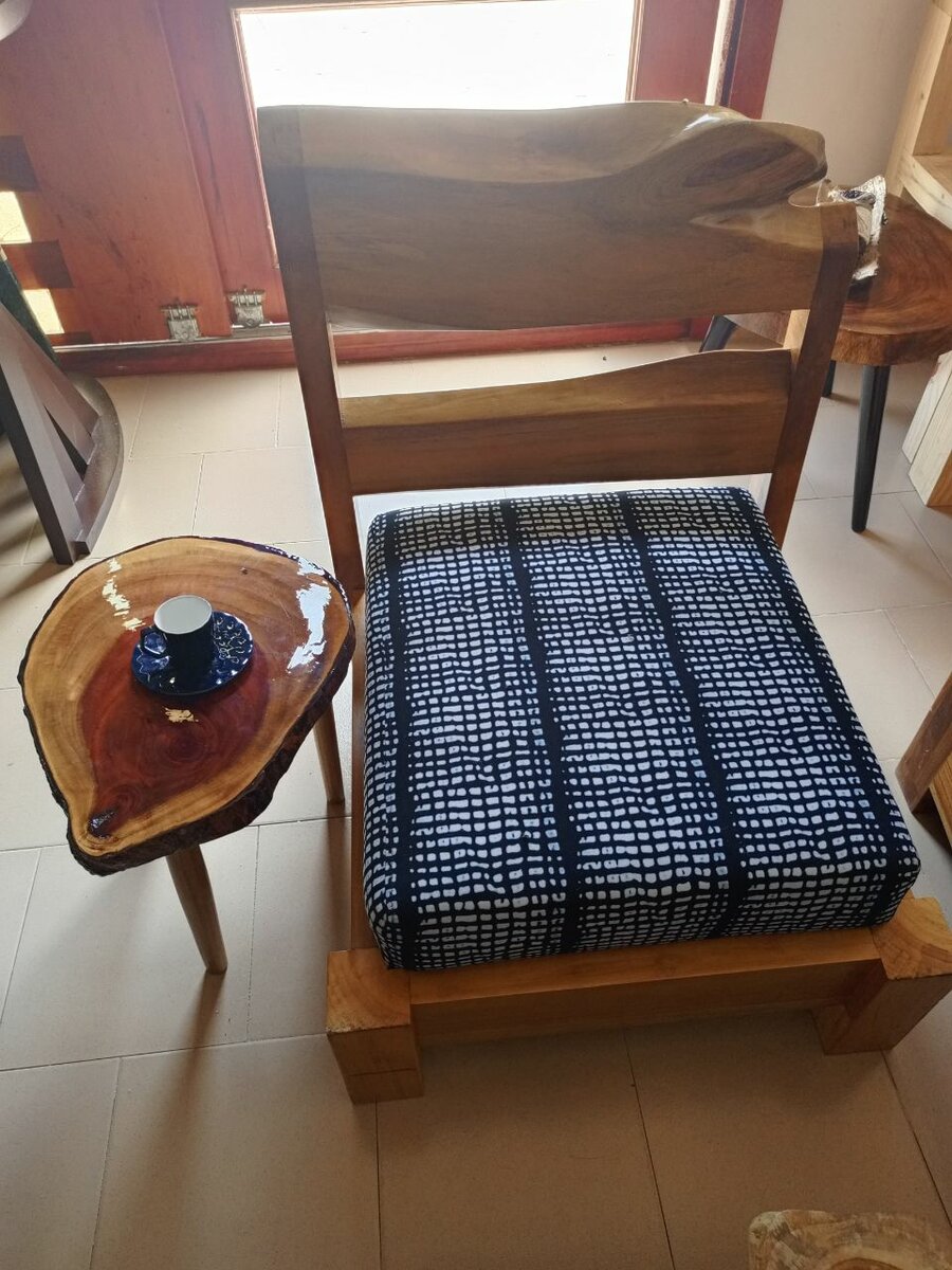 Table d'appoint en bois unique